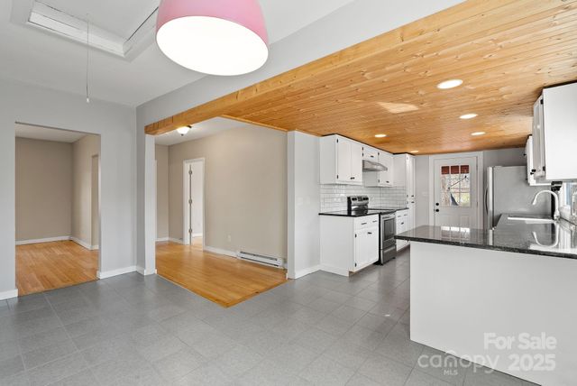 2 Worley Place, Asheville, NC 28806