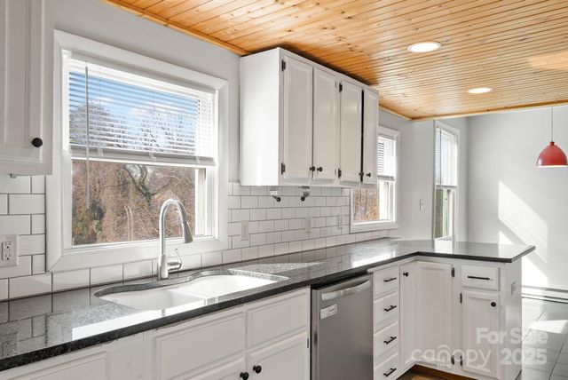 2 Worley Place, Asheville, NC 28806