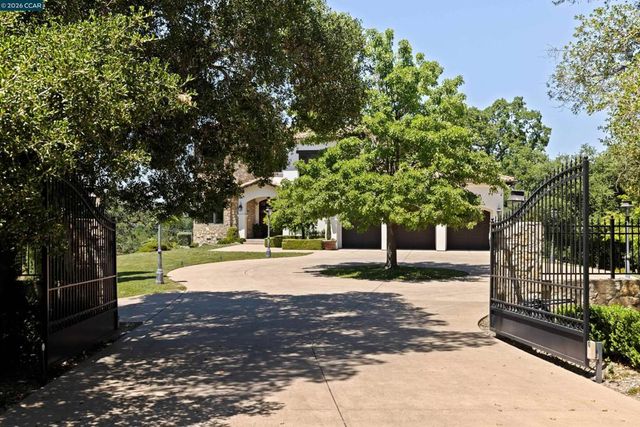 32 Copenhagen Ct, Alamo, CA 94507