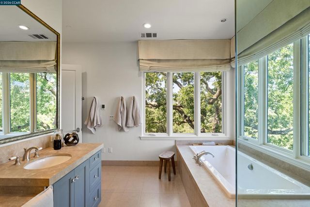 32 Copenhagen Ct, Alamo, CA 94507