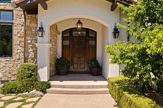 32 Copenhagen Ct, Alamo, CA 94507