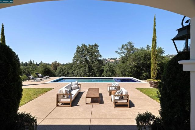 32 Copenhagen Ct, Alamo, CA 94507