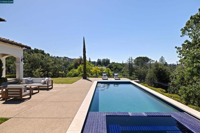 32 Copenhagen Ct, Alamo, CA 94507