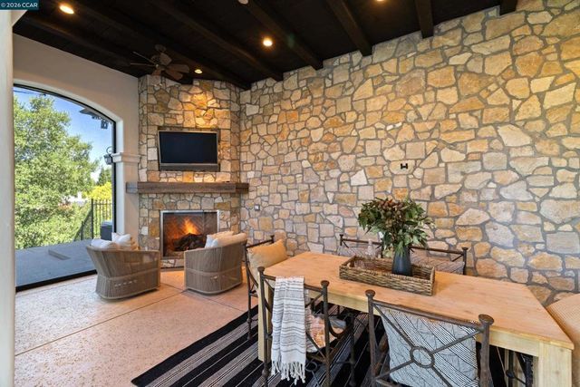 32 Copenhagen Ct, Alamo, CA 94507