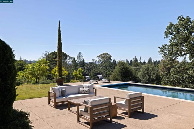 32 Copenhagen Ct, Alamo, CA 94507