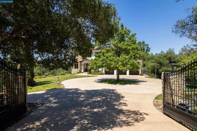 32 Copenhagen Ct, Alamo, CA 94507