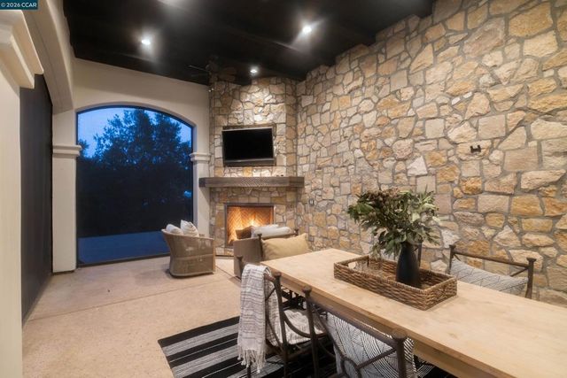 32 Copenhagen Ct, Alamo, CA 94507