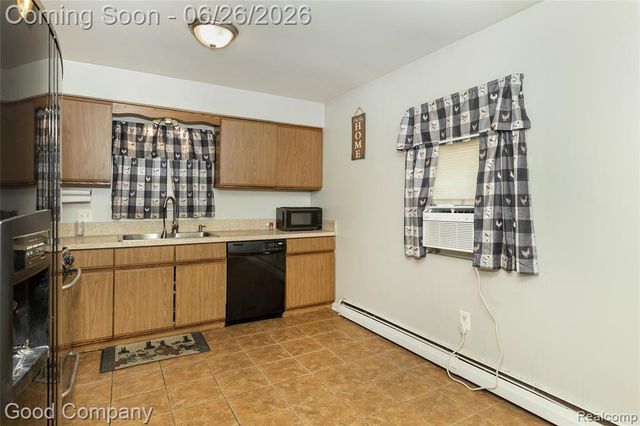 27081 Maywood Street, Roseville, MI 48066