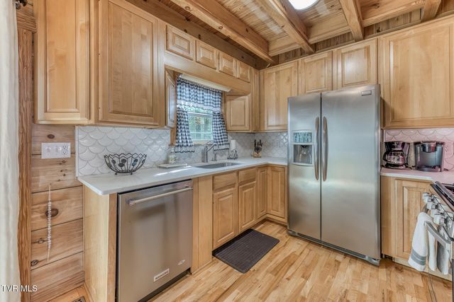 461 Little Switzerland Pvt Drive, Bristol, TN 37620