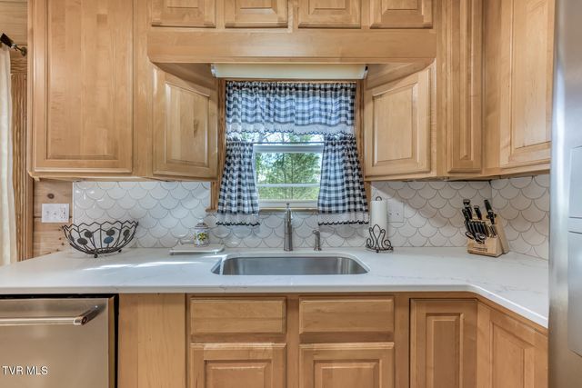 461 Little Switzerland Pvt Drive, Bristol, TN 37620