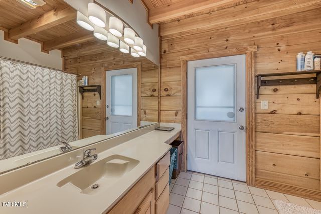 461 Little Switzerland Pvt Drive, Bristol, TN 37620