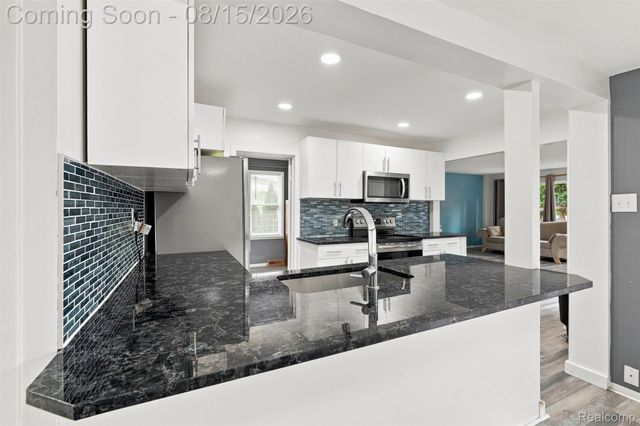 5607 Loveland Street, West Bloomfield Charter Township, MI 48322