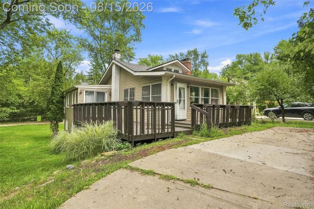 5607 Loveland Street, West Bloomfield Charter Township, MI 48322