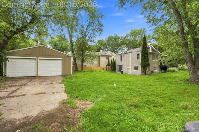 5607 Loveland Street, West Bloomfield Charter Township, MI 48322