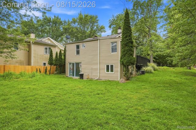 5607 Loveland Street, West Bloomfield Charter Township, MI 48322