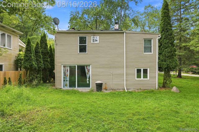 5607 Loveland Street, West Bloomfield Charter Township, MI 48322