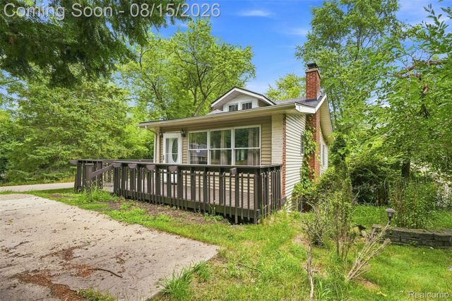 5607 Loveland Street, West Bloomfield Charter Township, MI 48322