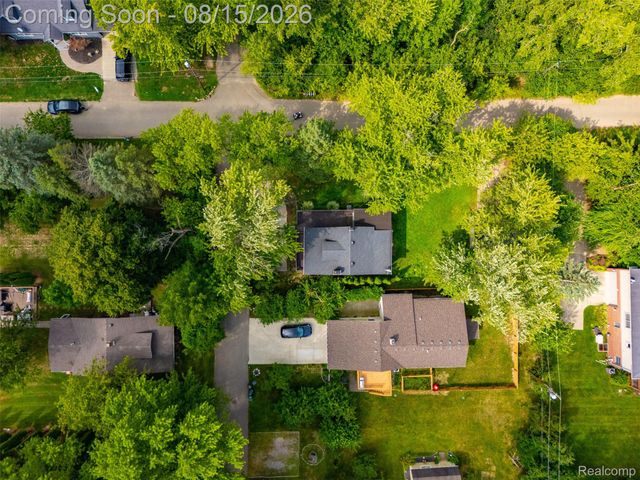 5607 Loveland Street, West Bloomfield Charter Township, MI 48322