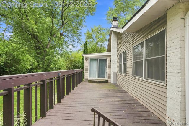 5607 Loveland Street, West Bloomfield Charter Township, MI 48322