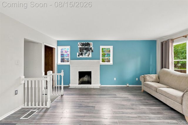 5607 Loveland Street, West Bloomfield Charter Township, MI 48322