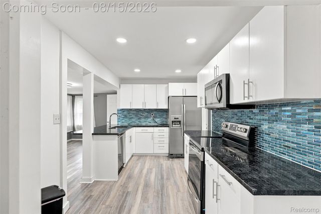 5607 Loveland Street, West Bloomfield Charter Township, MI 48322