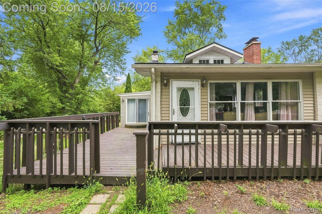 5607 Loveland Street, West Bloomfield Charter Township, MI 48322