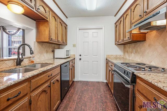 4625 Parkoaks Dr, Baton Rouge, LA 70816