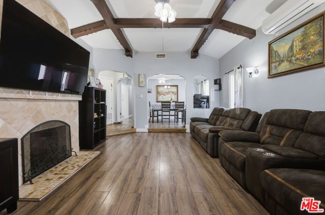 642 W 95th Street, Los Angeles, CA 90044