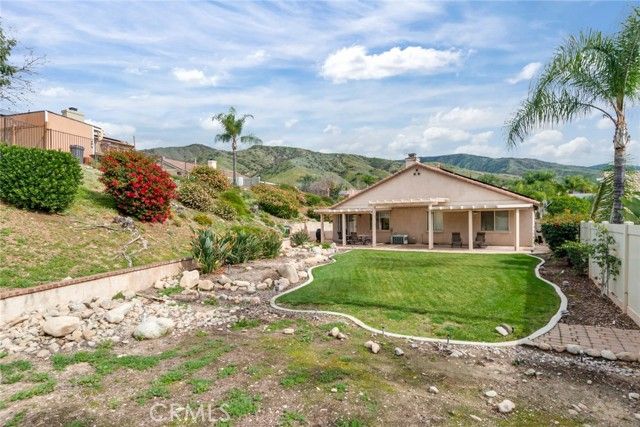 7586 Vista Alegre, Highland, CA 92346