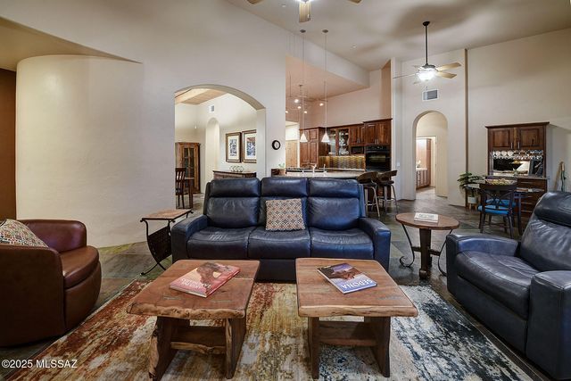 11158 N Pusch Ridge Vistas Drive, Oro Valley, AZ 85737