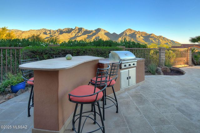 11158 N Pusch Ridge Vistas Drive, Oro Valley, AZ 85737