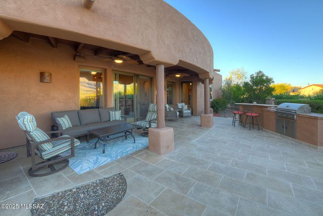 11158 N Pusch Ridge Vistas Drive, Oro Valley, AZ 85737