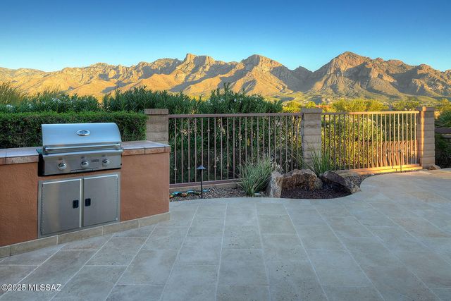 11158 N Pusch Ridge Vistas Drive, Oro Valley, AZ 85737
