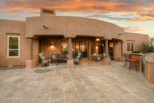 11158 N Pusch Ridge Vistas Drive, Oro Valley, AZ 85737