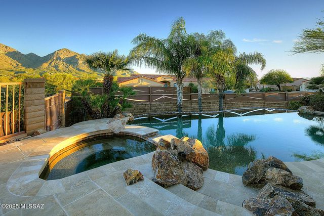 11158 N Pusch Ridge Vistas Drive, Oro Valley, AZ 85737