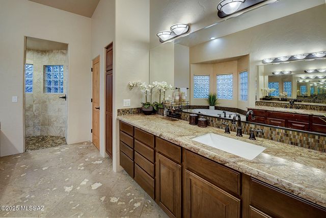 11158 N Pusch Ridge Vistas Drive, Oro Valley, AZ 85737