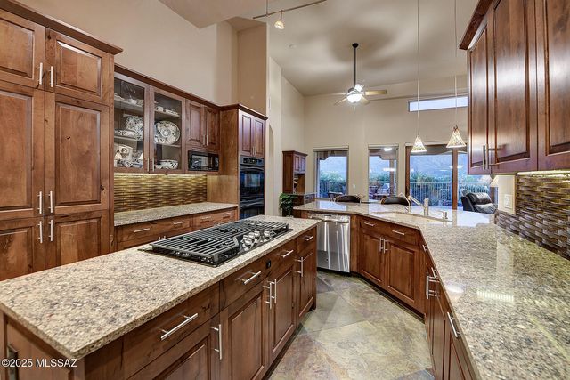 11158 N Pusch Ridge Vistas Drive, Oro Valley, AZ 85737