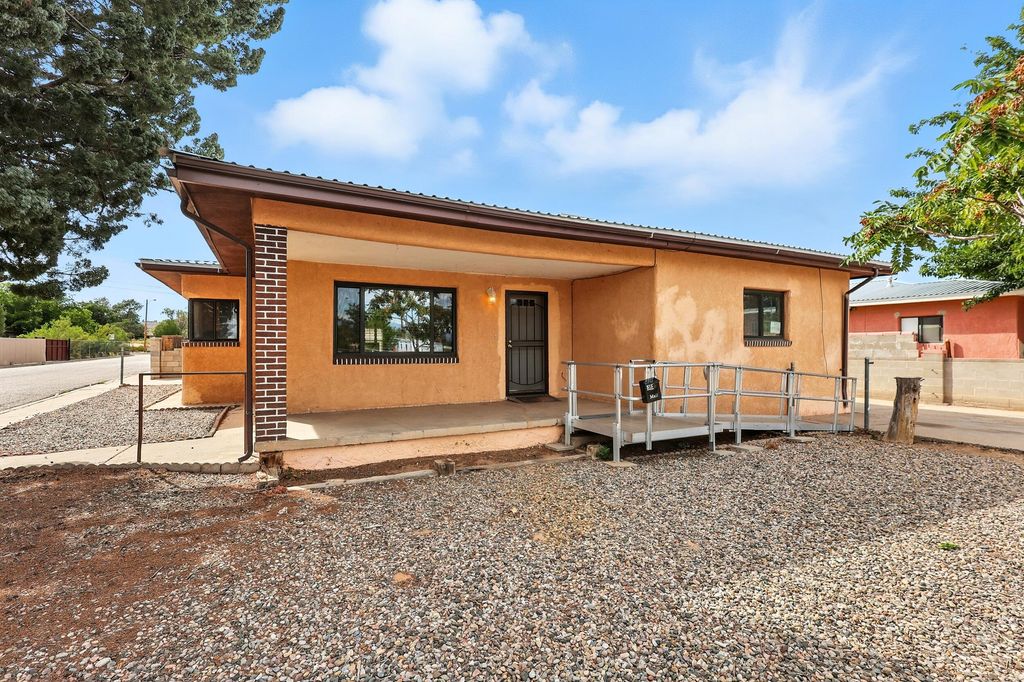 515 S 11TH Street, Belen, NM 87002