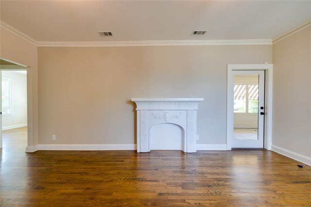 2837 Hemphill Street 202, Fort Worth, TX 76110