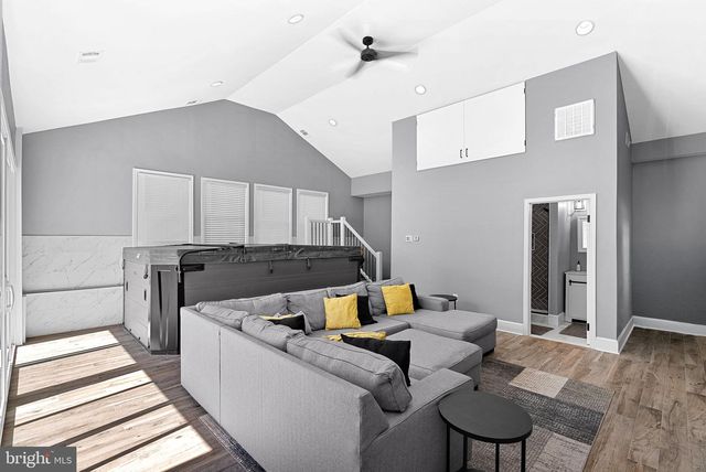 21247 SMOKEHOUSE CT, Ashburn, VA 20147