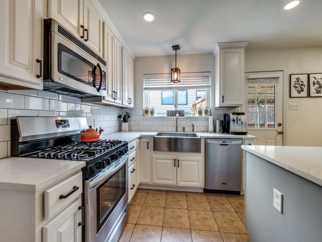 9835 Estate Lane, Dallas, TX 75238