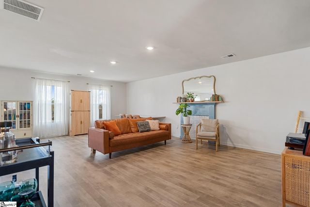 938 Equine Drive, Roebuck, SC 29376