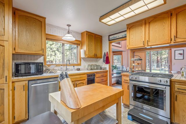 15624 National Forest Lane, Sisters, OR 97759