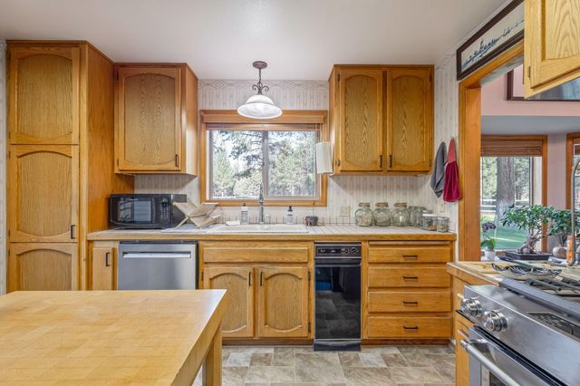 15624 National Forest Lane, Sisters, OR 97759