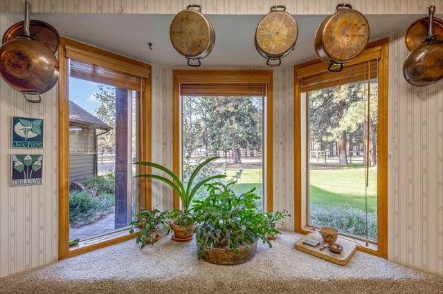 15624 National Forest Lane, Sisters, OR 97759