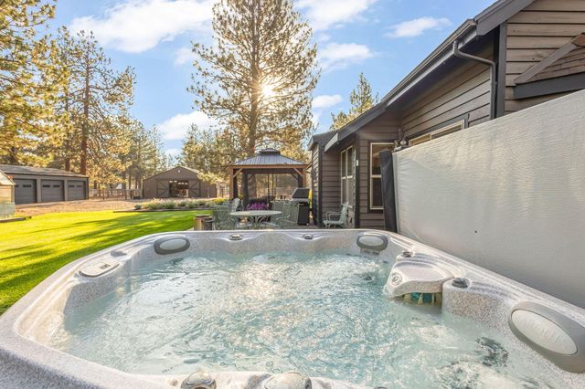 15624 National Forest Lane, Sisters, OR 97759