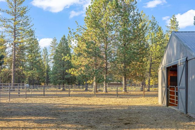 15624 National Forest Lane, Sisters, OR 97759