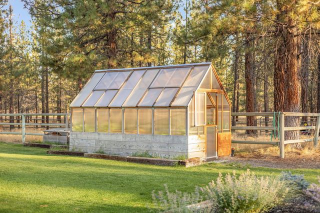 15624 National Forest Lane, Sisters, OR 97759