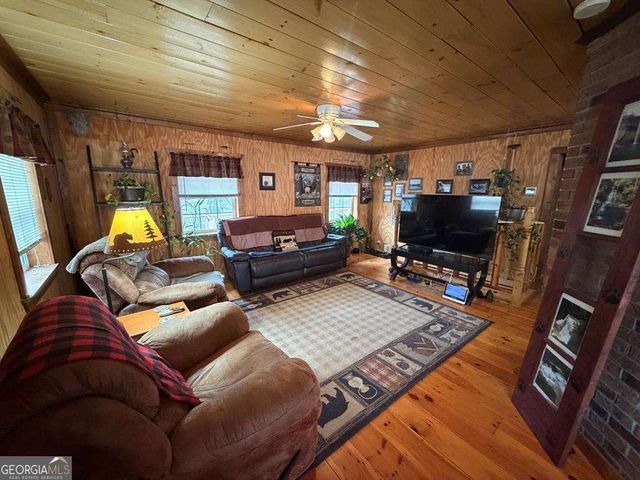 636 Bear Paw Trail, Blue Ridge, GA 30513