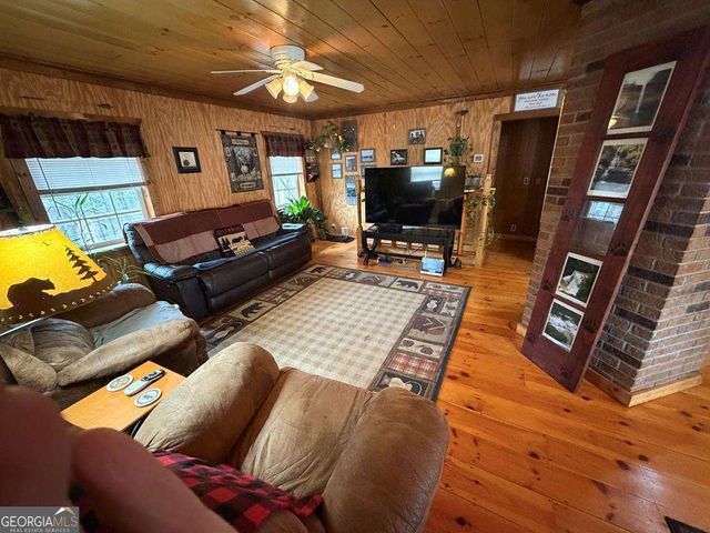 636 Bear Paw Trail, Blue Ridge, GA 30513